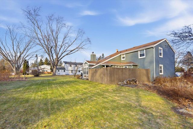 W67N977 Cambridge AVENUE, Cedarburg, WI 53012