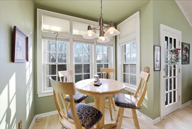 W67N977 Cambridge AVENUE, Cedarburg, WI 53012