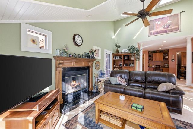 W67N977 Cambridge AVENUE, Cedarburg, WI 53012