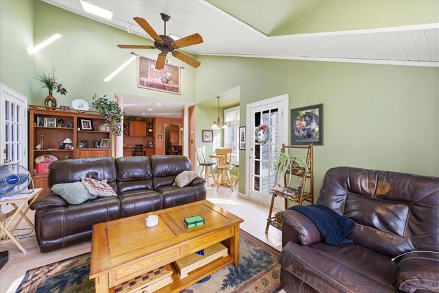 W67N977 Cambridge AVENUE, Cedarburg, WI 53012