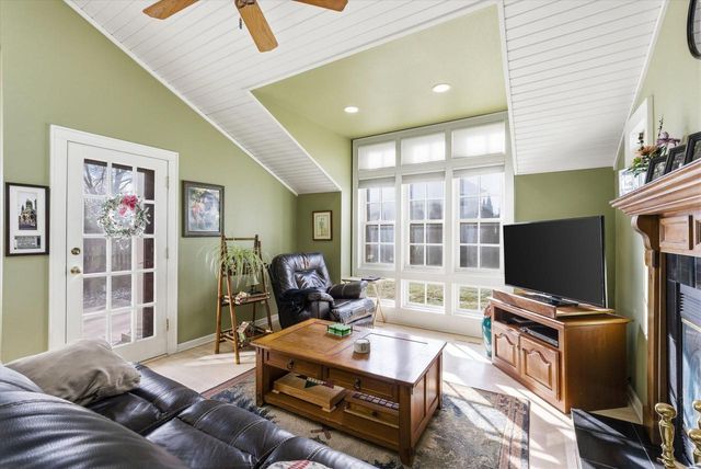 W67N977 Cambridge AVENUE, Cedarburg, WI 53012