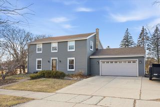 W67N977 Cambridge AVENUE, Cedarburg, WI 53012