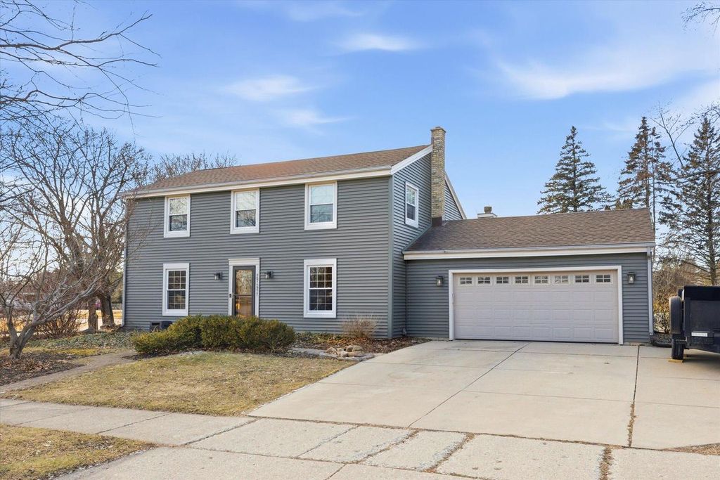 W67N977 Cambridge AVENUE, Cedarburg, WI 53012