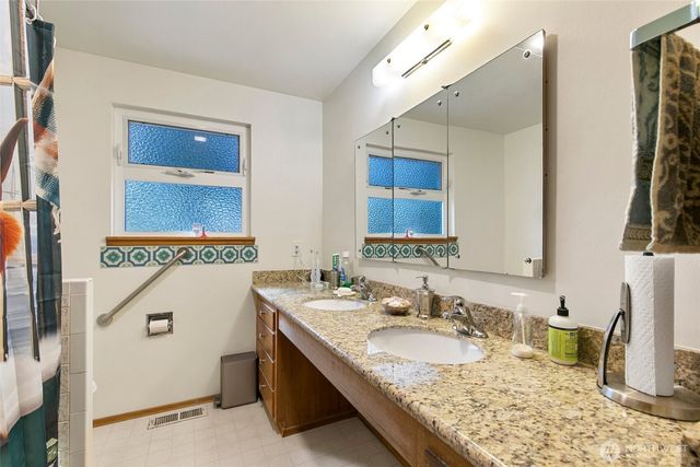 135 NW 181st Street, Shoreline, WA 98177