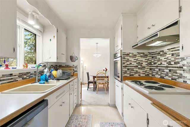 135 NW 181st Street, Shoreline, WA 98177
