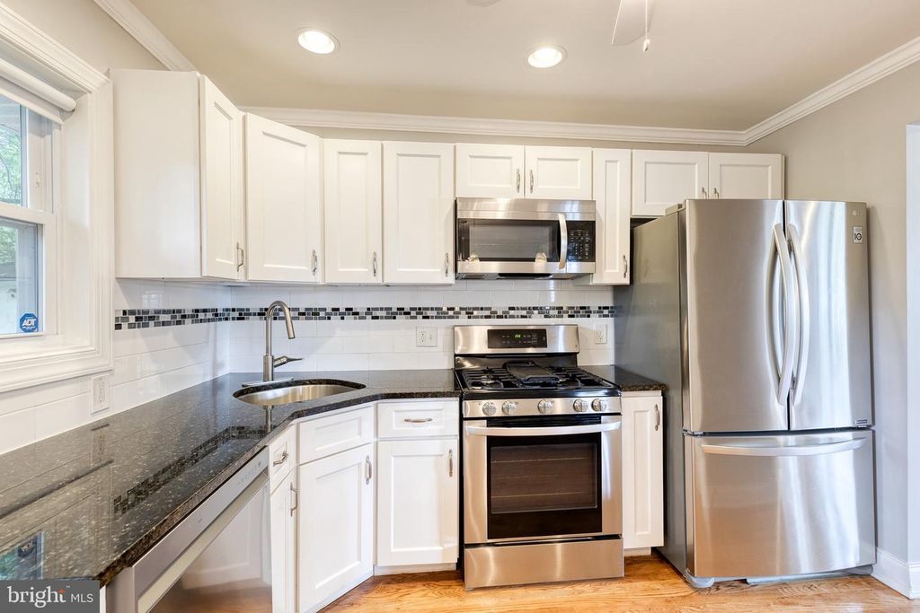 Image 11 of property listing at 127 DUBLIN DR, Lutherville Timonium, MD 21093