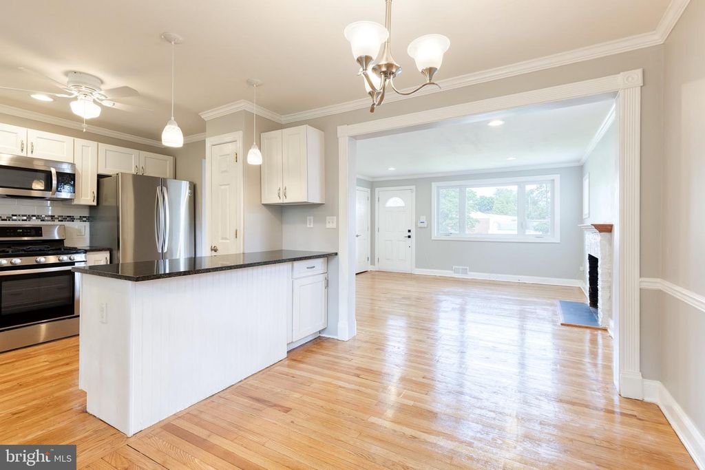 Image 14 of property listing at 127 DUBLIN DR, Lutherville Timonium, MD 21093