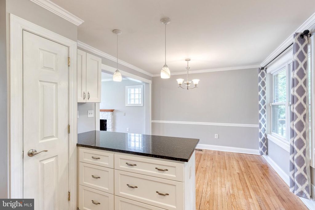 Image 15 of property listing at 127 DUBLIN DR, Lutherville Timonium, MD 21093