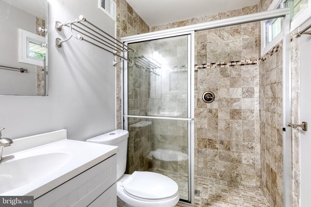 Image 19 of property listing at 127 DUBLIN DR, Lutherville Timonium, MD 21093
