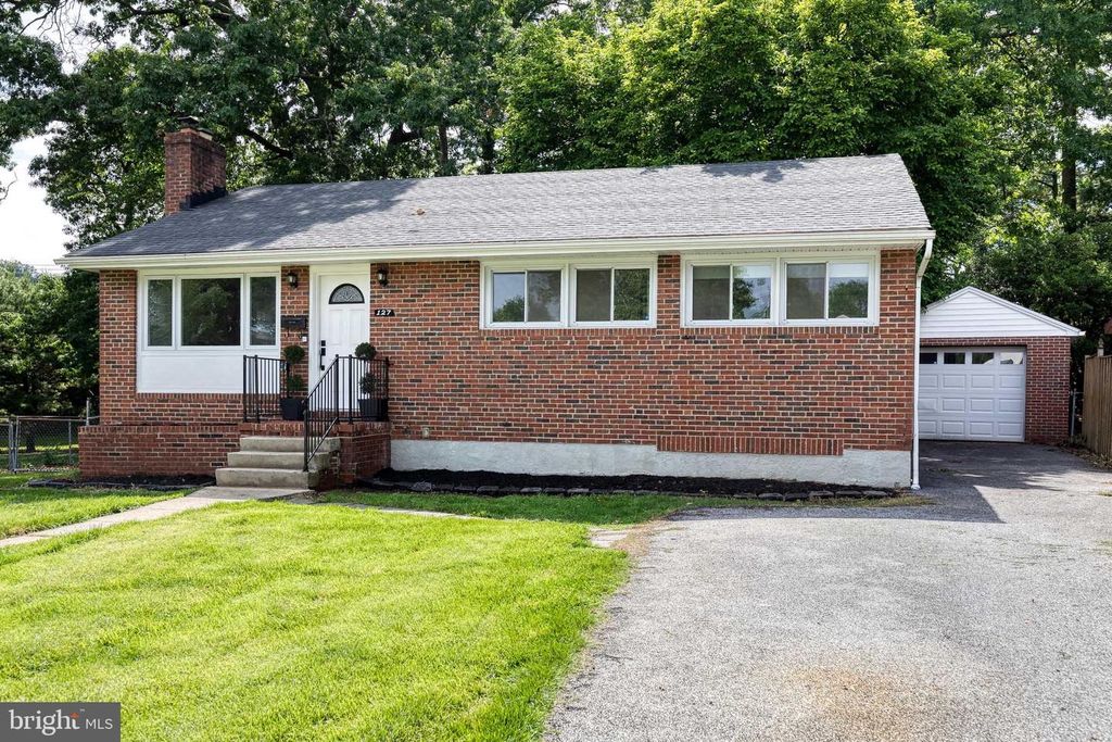 Image 2 of property listing at 127 DUBLIN DR, Lutherville Timonium, MD 21093