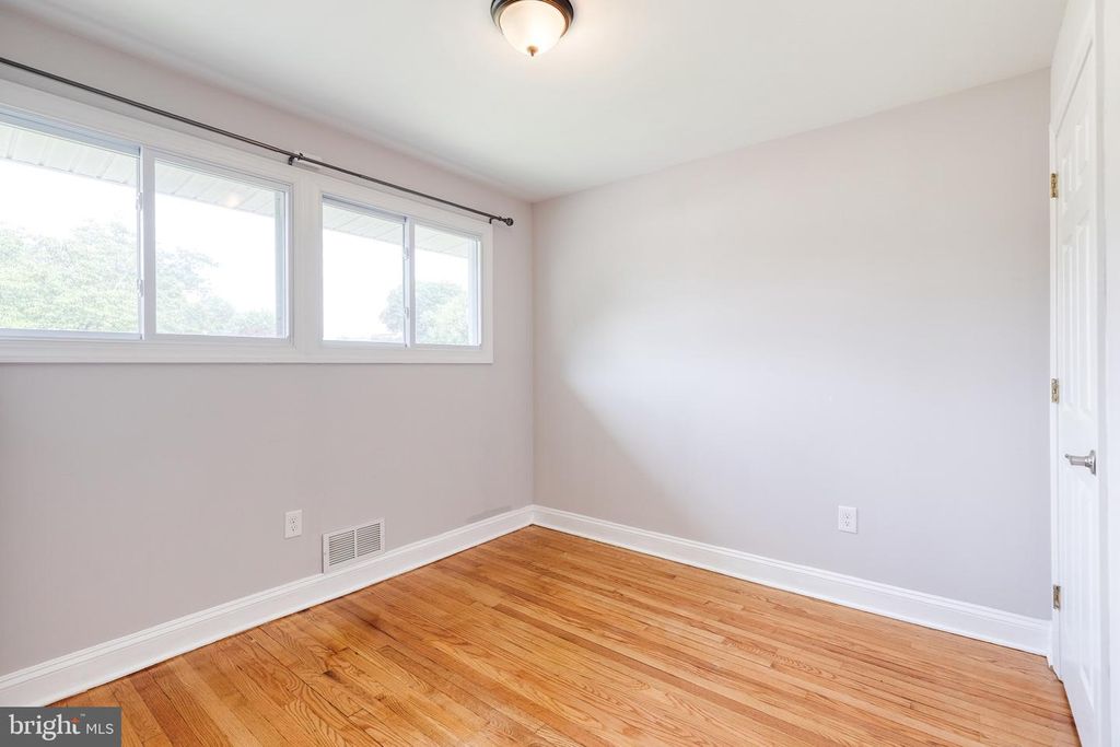 Image 20 of property listing at 127 DUBLIN DR, Lutherville Timonium, MD 21093