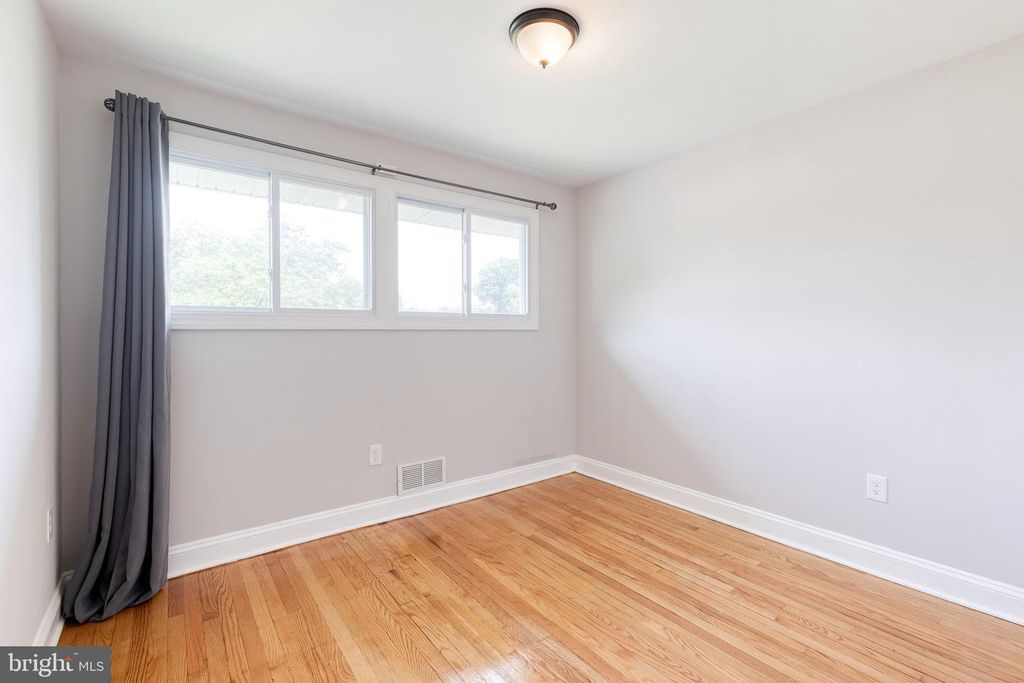 Image 21 of property listing at 127 DUBLIN DR, Lutherville Timonium, MD 21093