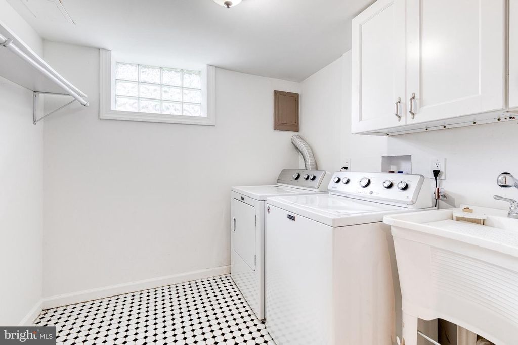 Image 27 of property listing at 127 DUBLIN DR, Lutherville Timonium, MD 21093