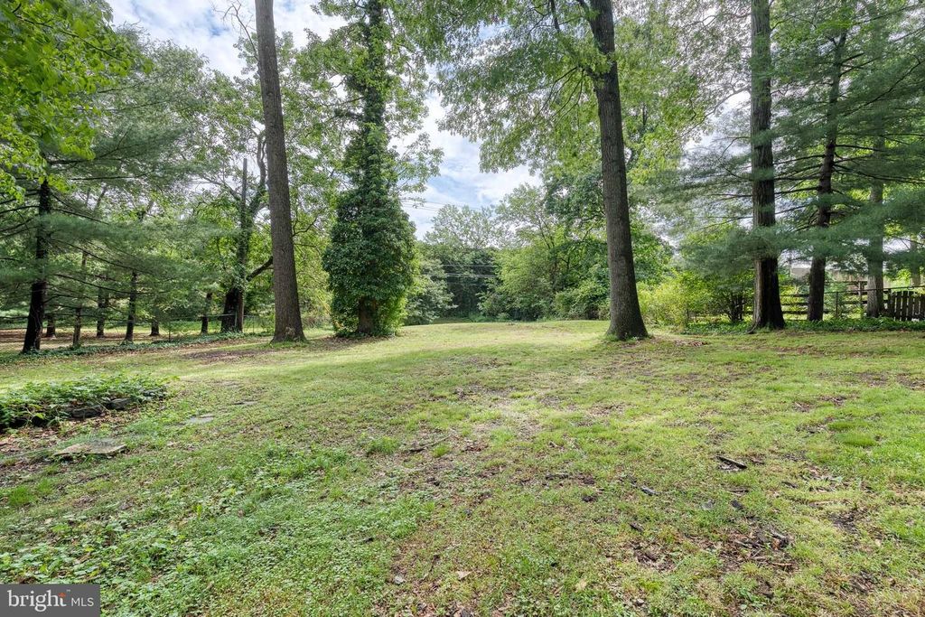 Image 32 of property listing at 127 DUBLIN DR, Lutherville Timonium, MD 21093