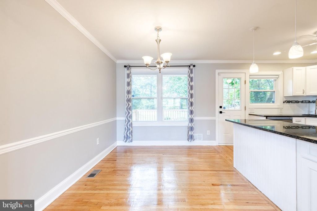 Image 8 of property listing at 127 DUBLIN DR, Lutherville Timonium, MD 21093