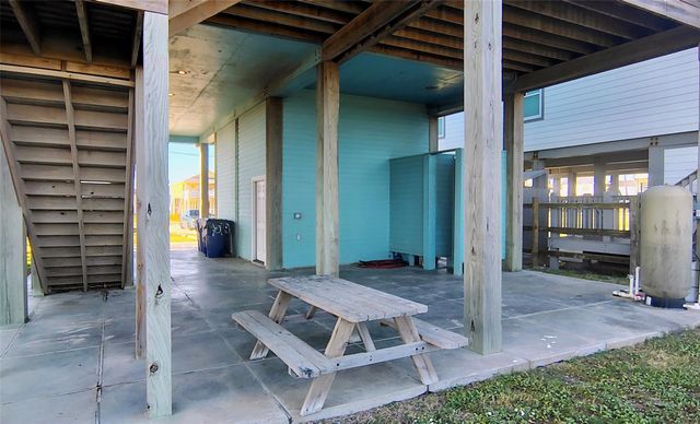 4518 Blue Water Hwy, Freeport, TX 77541