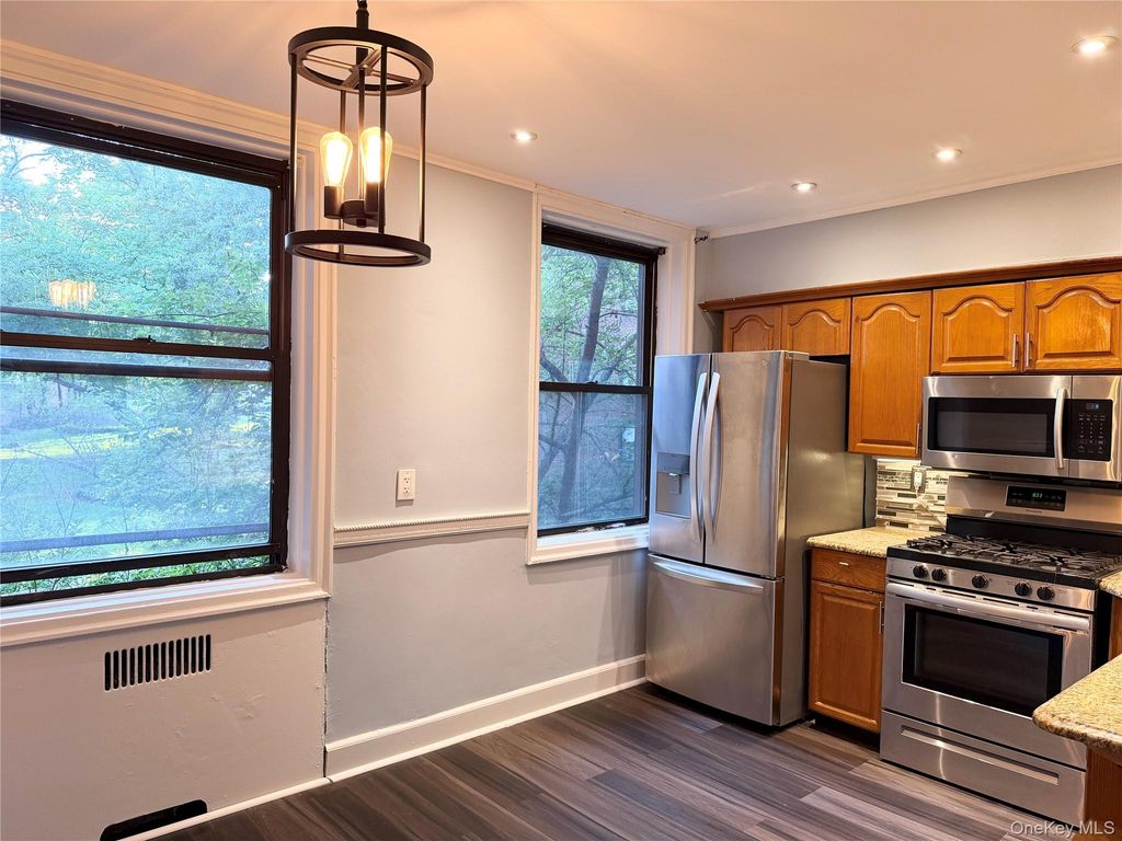 412C Larchmont Acres West 2C, Larchmont, NY 10538