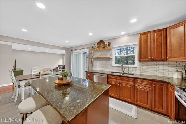 23935 Lynwood Drive, Novi, MI 48374