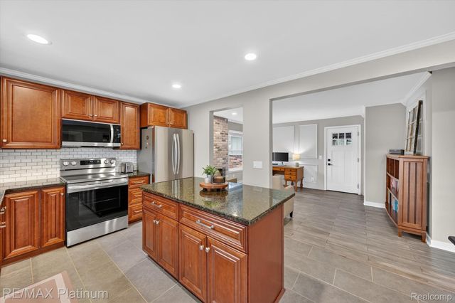 23935 Lynwood Drive, Novi, MI 48374