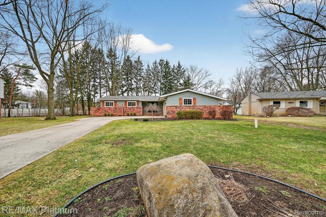 23935 Lynwood Drive, Novi, MI 48374