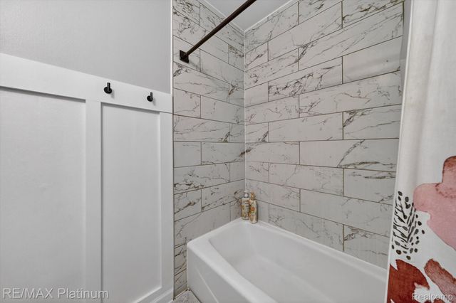 23935 Lynwood Drive, Novi, MI 48374