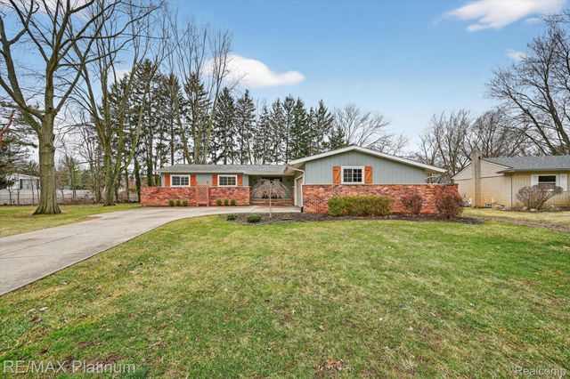 23935 Lynwood Drive, Novi, MI 48374