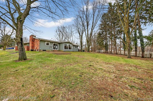 23935 Lynwood Drive, Novi, MI 48374