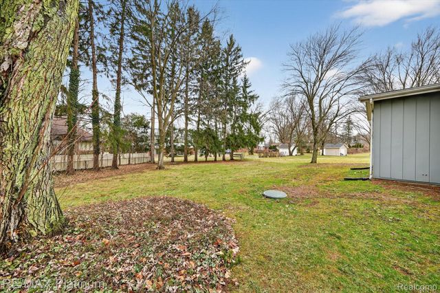 23935 Lynwood Drive, Novi, MI 48374