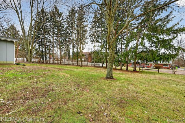 23935 Lynwood Drive, Novi, MI 48374