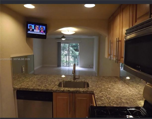 6709 N Kendall Dr 228, Pinecrest, FL 33156