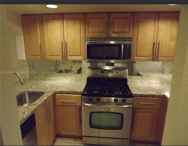 6709 N Kendall Dr 228, Pinecrest, FL 33156