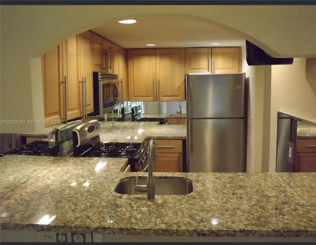 6709 N Kendall Dr 228, Pinecrest, FL 33156