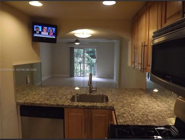 6709 N Kendall Dr 228, Pinecrest, FL 33156