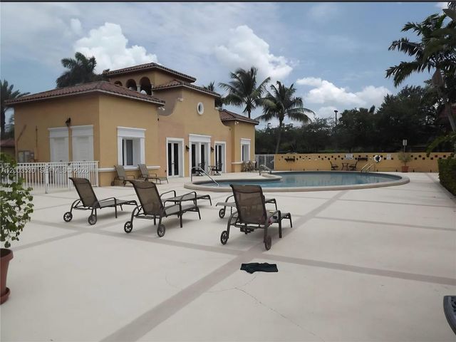 6709 N Kendall Dr 228, Pinecrest, FL 33156