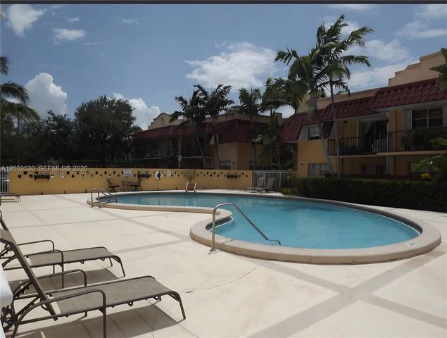 6709 N Kendall Dr 228, Pinecrest, FL 33156