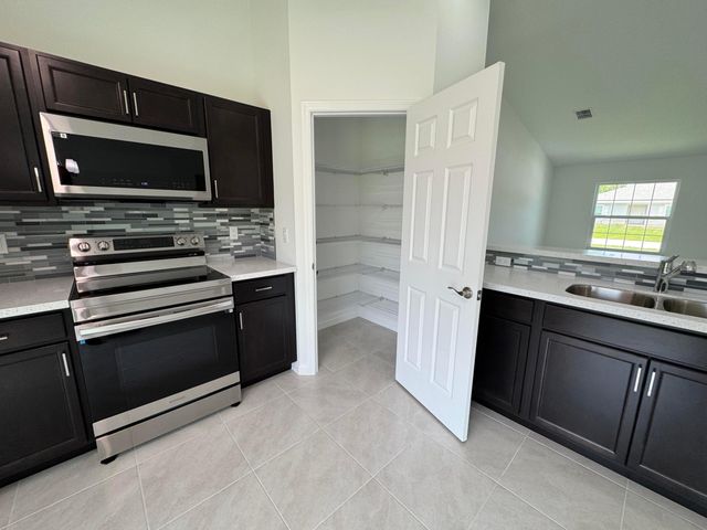 532 SW Buswell Avenue, Port St. Lucie, Port St Lucie, FL 34983