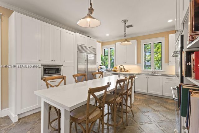 685 Harbor Ln, Key Biscayne, FL 33149