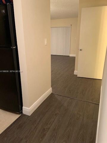 731 N Pine Island Rd 305, Plantation, FL 33324