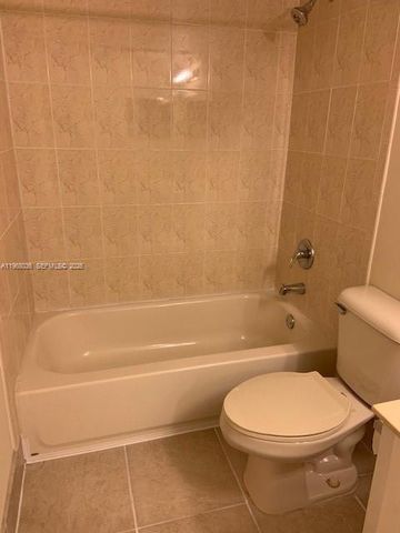 731 N Pine Island Rd 305, Plantation, FL 33324