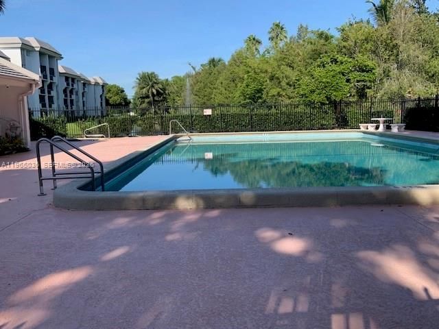 731 N Pine Island Rd 305, Plantation, FL 33324