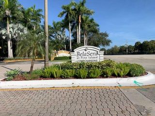 731 N Pine Island Rd 305, Plantation, FL 33324