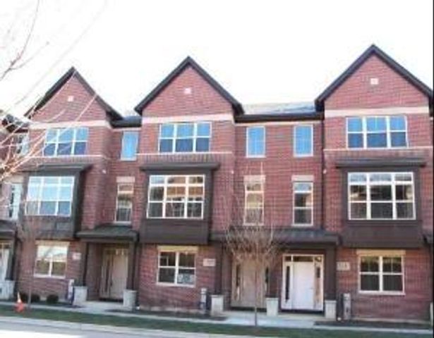 717 N Keystone Lane, Vernon Hills, IL 60061