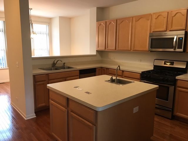 717 N Keystone Lane, Vernon Hills, IL 60061