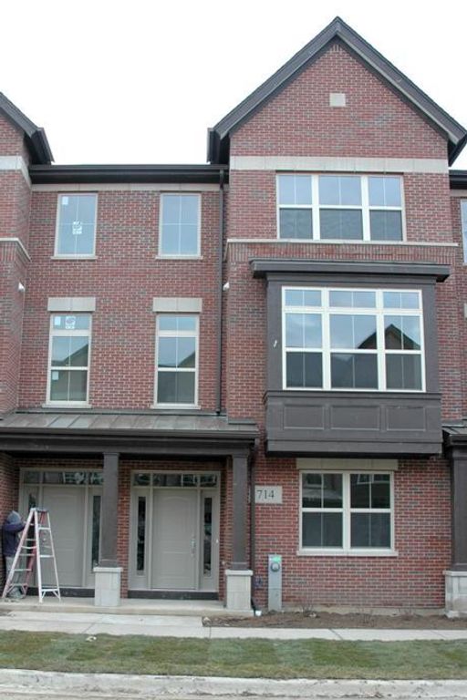 717 N Keystone Lane, Vernon Hills, IL 60061