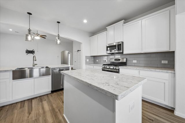 250 Ashley Way, Alvin, TX 77511