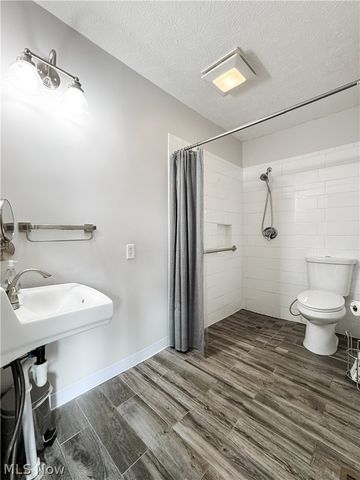 2857 Maco Drive, Norton, OH 44203