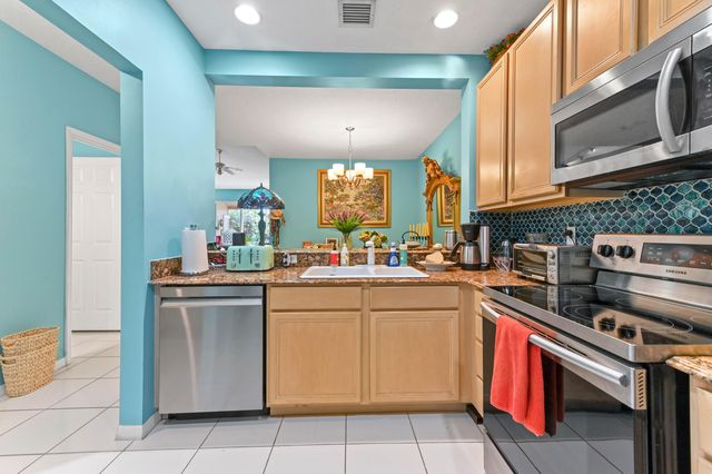 6374 Park Lake Circle, Boynton Beach, FL 33437