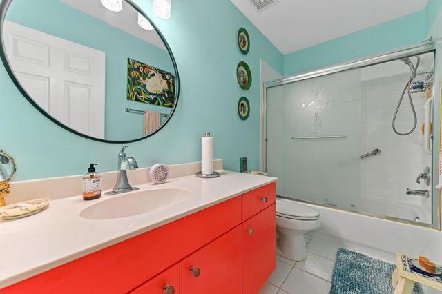 6374 Park Lake Circle, Boynton Beach, FL 33437