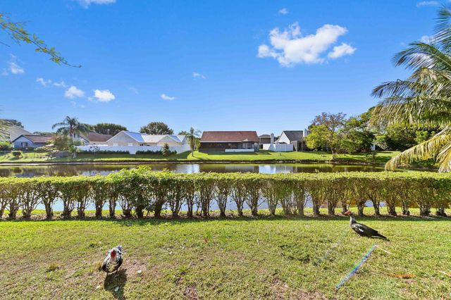 6374 Park Lake Circle, Boynton Beach, FL 33437