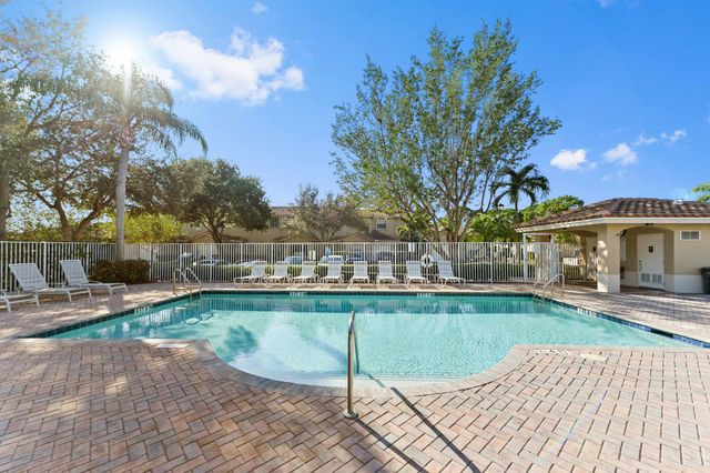 6374 Park Lake Circle, Boynton Beach, FL 33437
